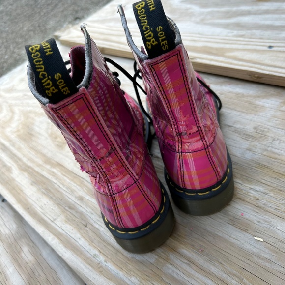 Dr. Martens Pink Plaid Lace-Up Boots – Women’s Size 9 - Picture 6 of 8